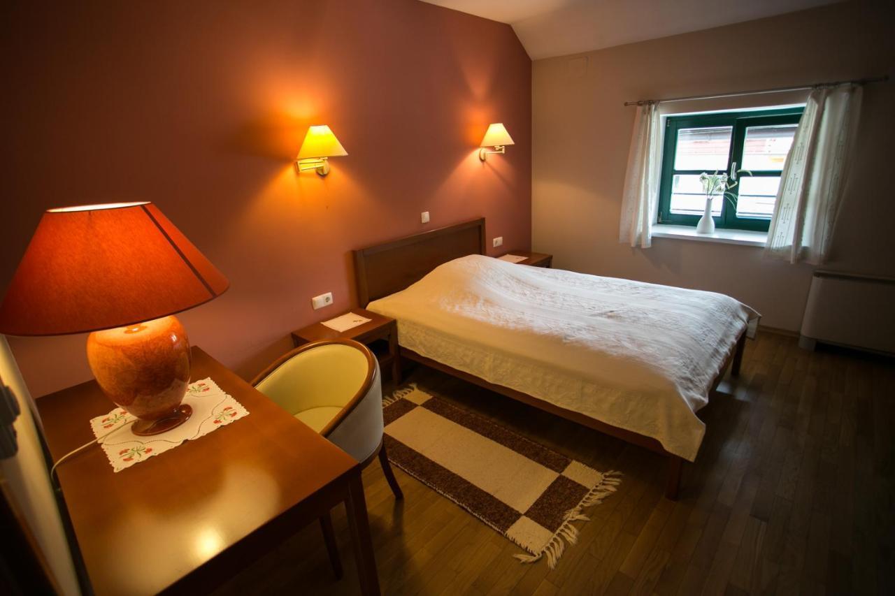 Pri Zabarju Bed & Breakfast Ljubljana Hotell Exteriör bild